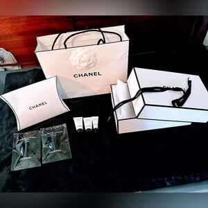 Chanel White and Black Gift Accessory Set